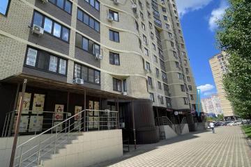 Фото №1: Торговое помещение 70 м², 1/18 эт. - Краснодар, мкр. ЖК Барселона, ул. имени 40-летия Победы, 97
