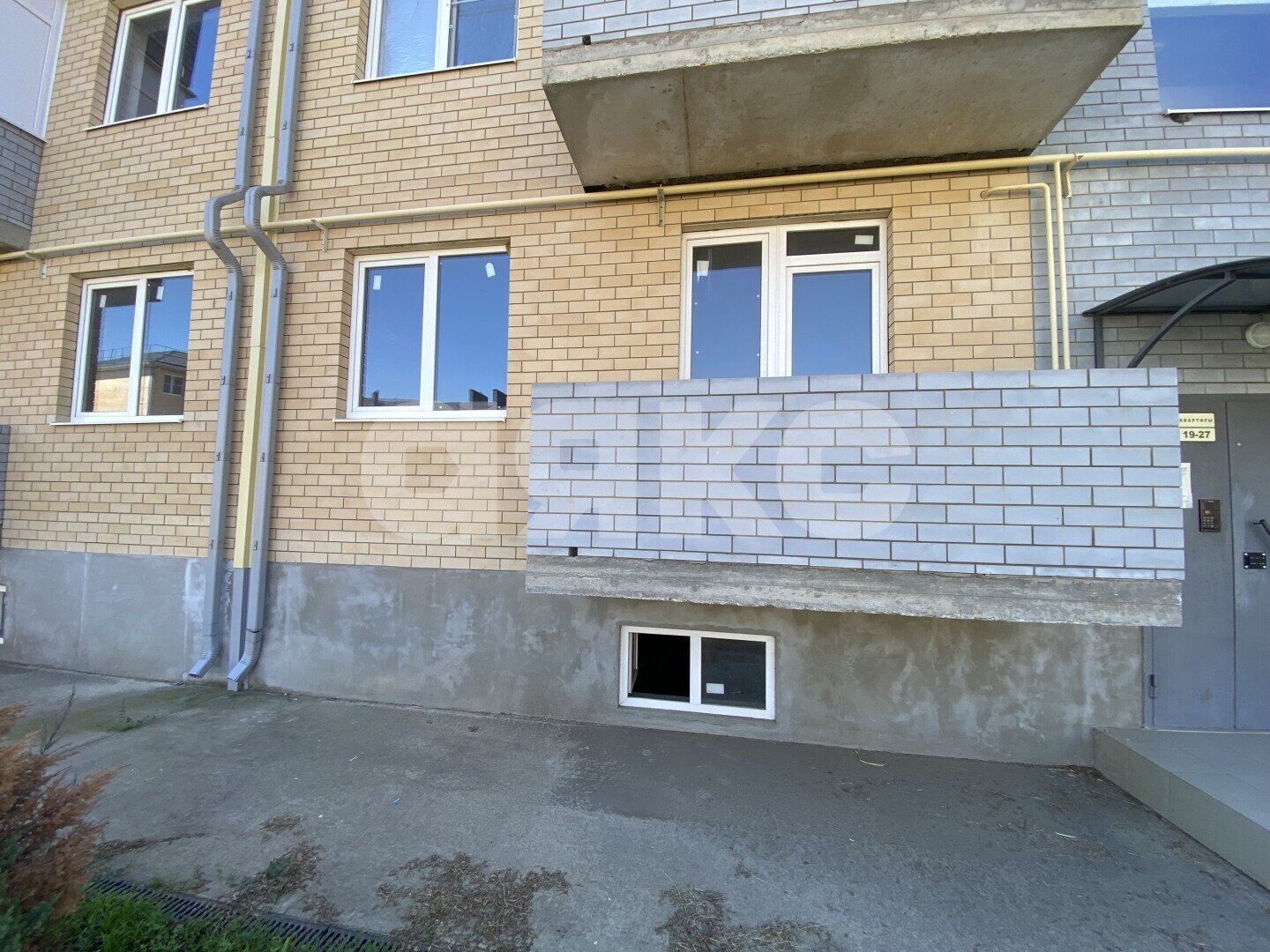 Фото №5: 2-комнатная квартира 56&nbsp;м², 1/3&nbsp;эт. - Кореновск, мкр. 10-й, ул. Таманская, 1