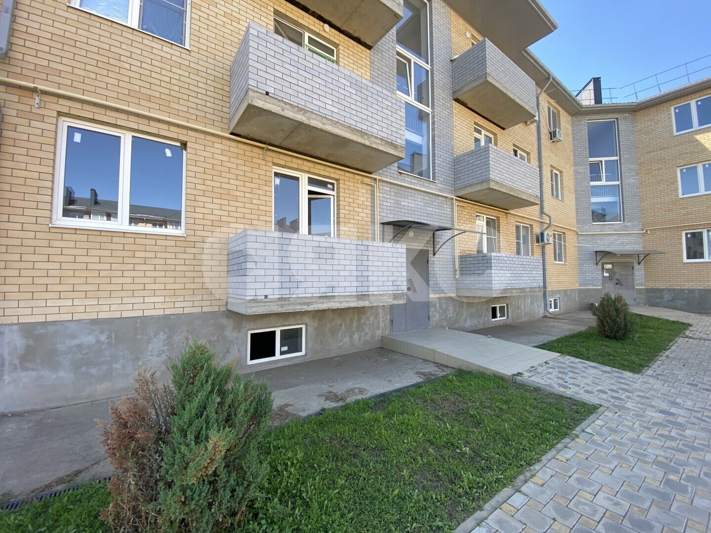 Фото №4: 2-комнатная квартира 56&nbsp;м², 1/3&nbsp;эт. - Кореновск, мкр. 10-й, ул. Таманская, 1