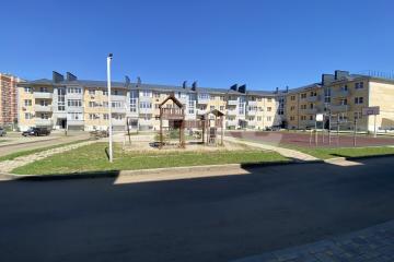 Фото №1: 2-комнатная квартира 56 м², 1/3 эт. - Кореновск, мкр. 10-й, ул. Таманская, 1