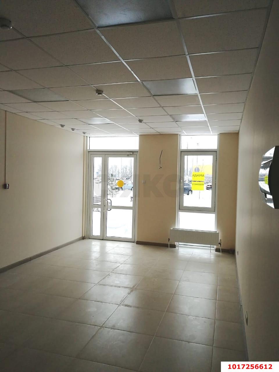 Фото №1: Торговое помещение 33&nbsp;м², 1/13&nbsp;эт. - Краснодар, Прикубанский внутригородской округ, Славянский, мкр. Светлоград, ул. Красных Партизан, 1/4к2