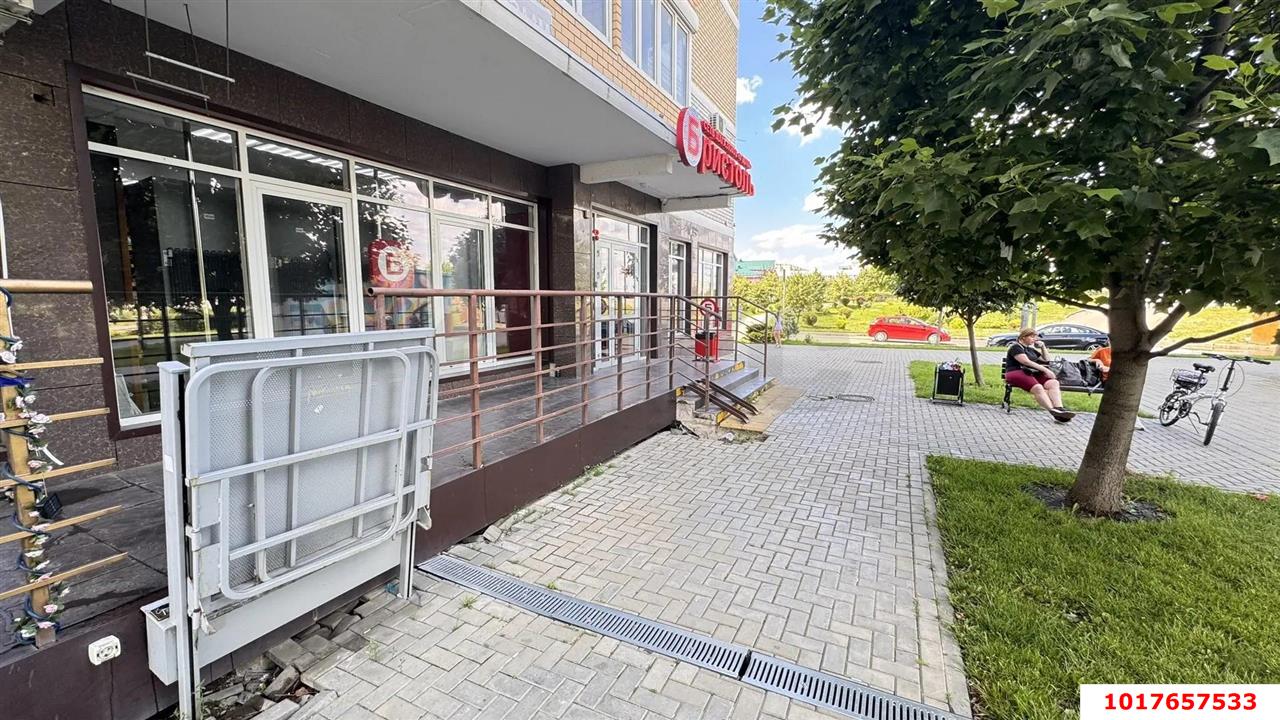 Фото №3: Торговое помещение 83&nbsp;м², 1/9&nbsp;эт. - Краснодар, Прикубанский внутригородской округ, Славянский, мкр. Светлоград, ул. Красных Партизан, 1/3к11