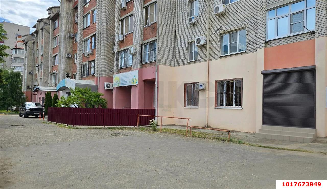 Фото №2: Офисное помещение 62&nbsp;м², 1/6&nbsp;эт. - Краснодар, Западный внутригородской округ, Сельскохозяйственный Институт, мкр. Юбилейный, пр-кт Чекистов, 35