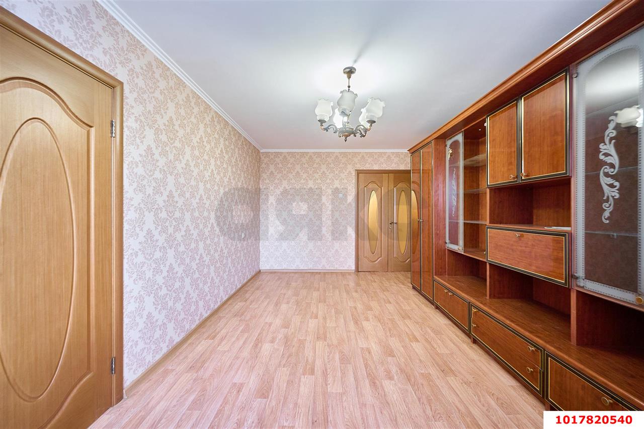Фото №3: 3-комнатная квартира 82&nbsp;м², 8/9&nbsp;эт. - Краснодар, Карасунский внутригородской округ, мкр. Комсомольский, ул. 30-й Иркутской Дивизии, 8