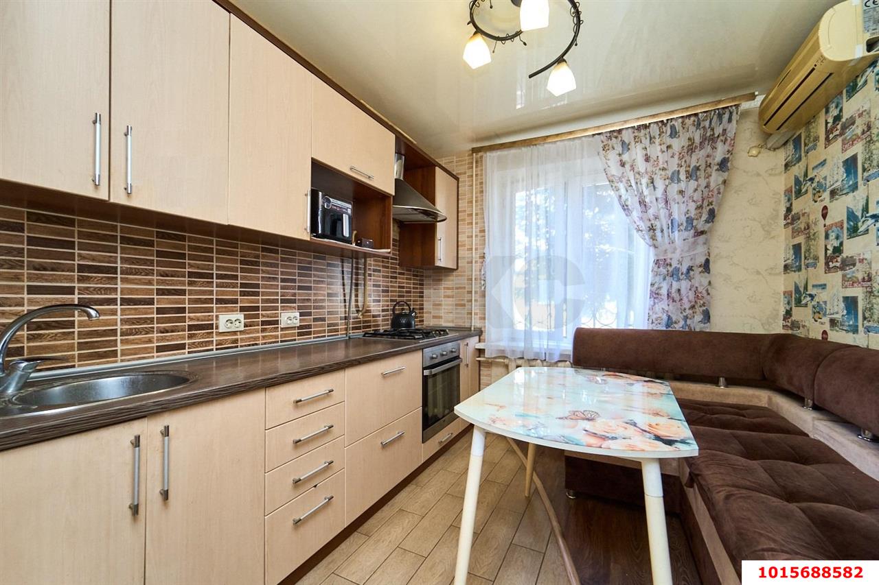 Фото №1: 2-комнатная квартира 55&nbsp;м², 1/3&nbsp;эт. - Краснодар, Прикубанский внутригородской округ, Калинино, мкр. Завод Радиоизмерительных Приборов, ул. Российская, 448/4