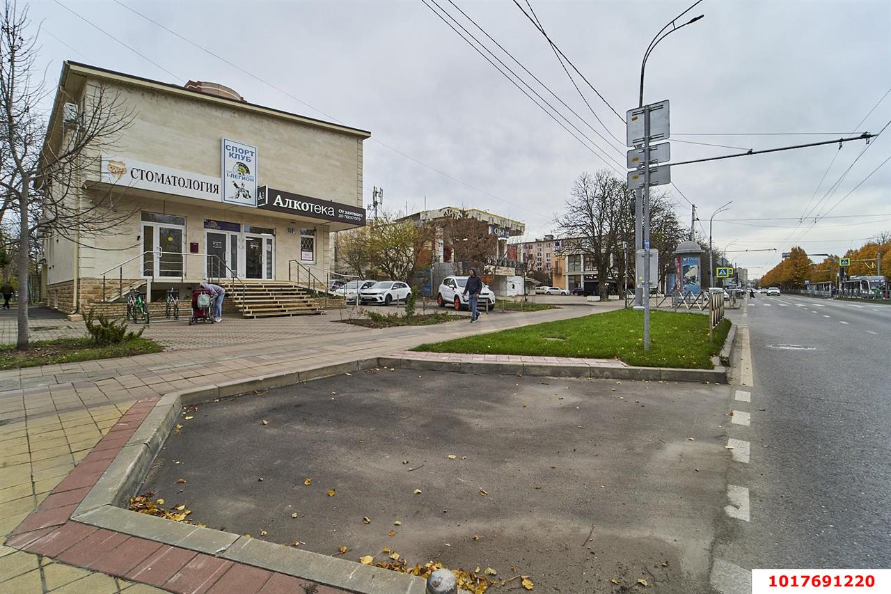 Фото №2: Торговое помещение 162&nbsp;м², 3&nbsp;эт. - Краснодар, Карасунский внутригородской округ, мкр. Черёмушки, ул. Ставропольская, 159/2