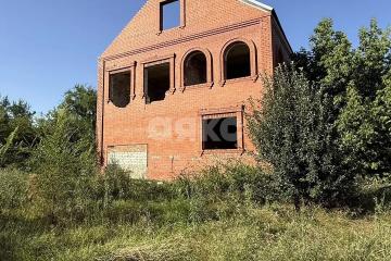 Фото №1: Дом 235 м² + 10 сот., 2 эт. - Новокубанск, п. КНИИТИМ, ул. Сибирская, 41