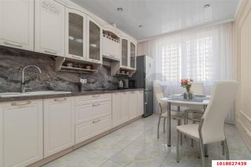 Фото №1: 2-комнатная квартира 60&nbsp;м², 4/24&nbsp;эт. - Краснодар, мкр. ЖК Времена Года 3, ул. Цезаря Куникова, 24к3
