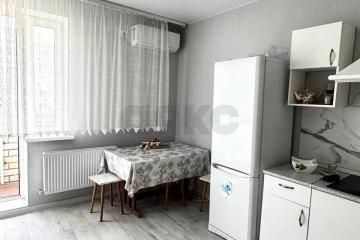 Фото №1: 2-комнатная квартира 50&nbsp;м², 13/18&nbsp;эт. - Краснодар, мкр. Славянский, ул. Заполярная, 37к4