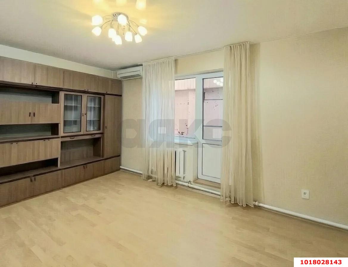 Фото №1: 1-комнатная квартира 40&nbsp;м², 1/2&nbsp;эт. - Краснодар, Центральный внутригородской округ, мкр. Черёмушки, ул. Айвазовского, 84