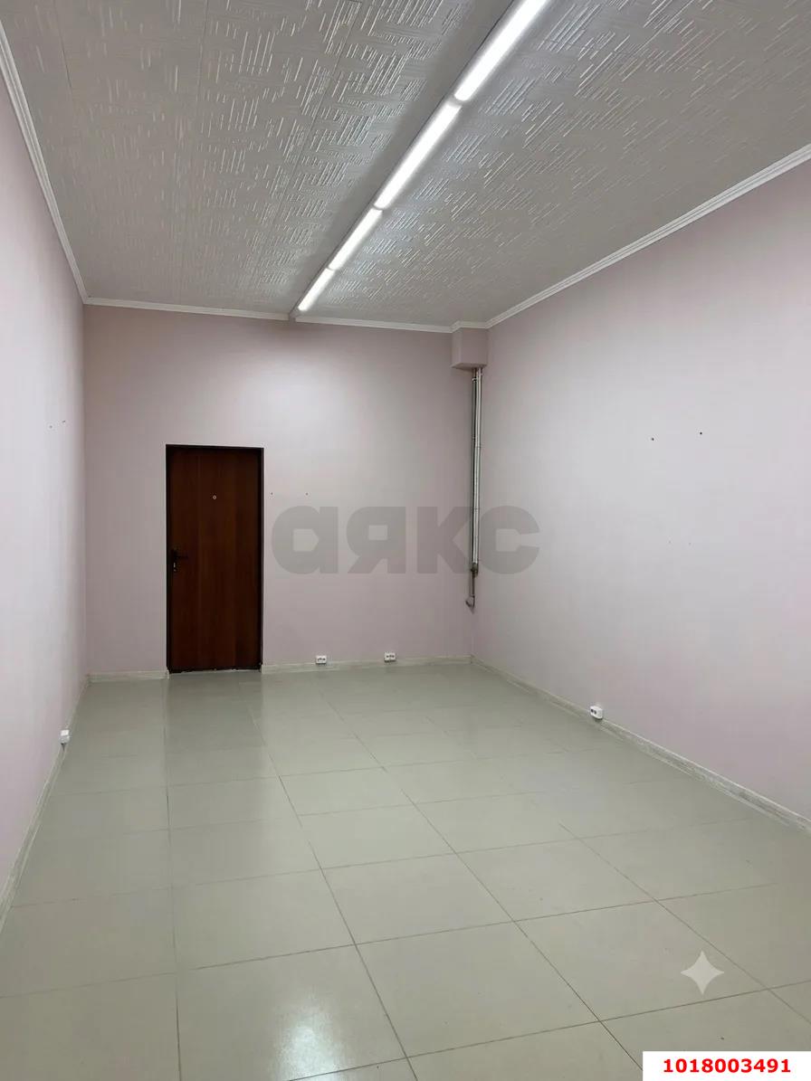 Фото №2: Торговое помещение 24&nbsp;м², -1/18&nbsp;эт. - Краснодар, Прикубанский внутригородской округ, мкр. Славянский, ул. Заполярная, 45