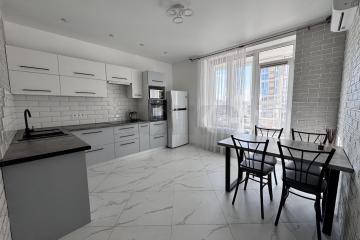 Фото №1: 2-комнатная квартира 70 м², 2/7 эт. - Динская, мкр. жилой комплекс Белые Росы, ул. Красная, 158/1
