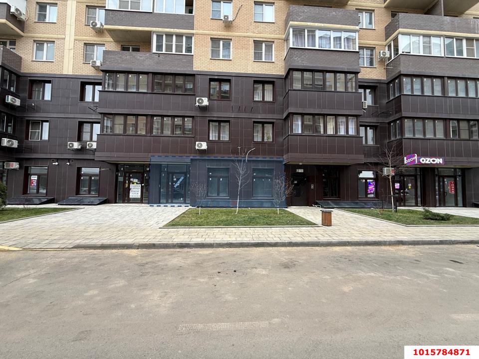Фото №1: Торговое помещение 50&nbsp;м², 1/16&nbsp;эт. - Краснодар, Прикубанский внутригородской округ, мкр. жилой комплекс Ракурс, ул. имени Героя Ростовского, 8к2