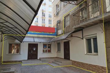 Фото №1: Торговое помещение 183&nbsp;м², 1/2&nbsp;эт. - Краснодар, мкр. Центральный, ул. Красная, 180