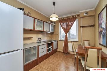 Фото №1: 1-комнатная квартира 35 м², 3/4 эт. - Краснодар, мкр. Табачная Фабрика, пр-д Ипподромный, 2