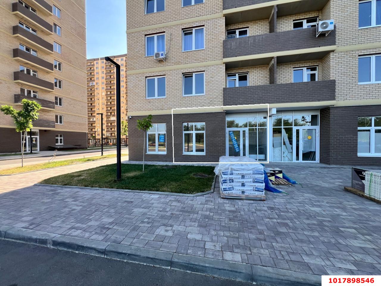 Фото №1: Торговое помещение 36&nbsp;м², 1/16&nbsp;эт. - Краснодар, Прикубанский внутригородской округ, мкр. жилой комплекс Дыхание, ул. Лётчика Позднякова, 2к27
