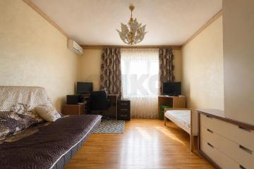 Фото №1: 2-комнатная квартира 54 м², 6/10 эт. - Краснодар, мкр. Завод Измерительных Приборов, ул. имени 40-летия Победы, 33/1