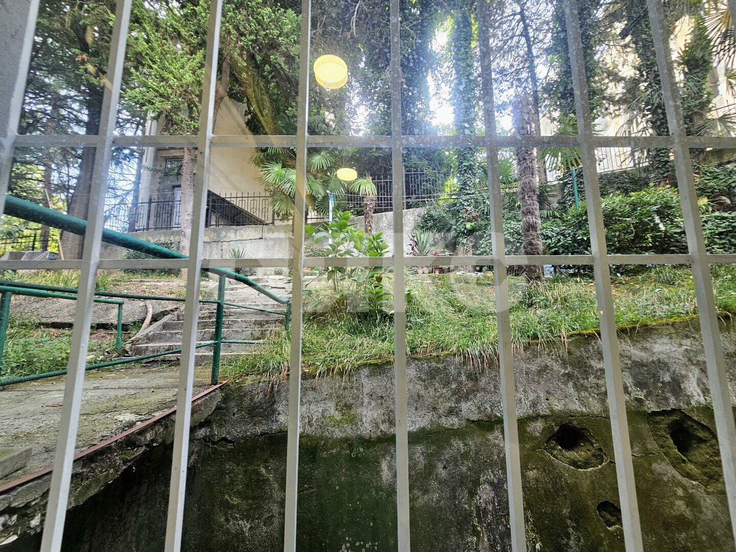 Фото №4: 2-комнатная квартира 35&nbsp;м², 1/2&nbsp;эт. - Сочи, р. Центральный, ул. Горького, 10