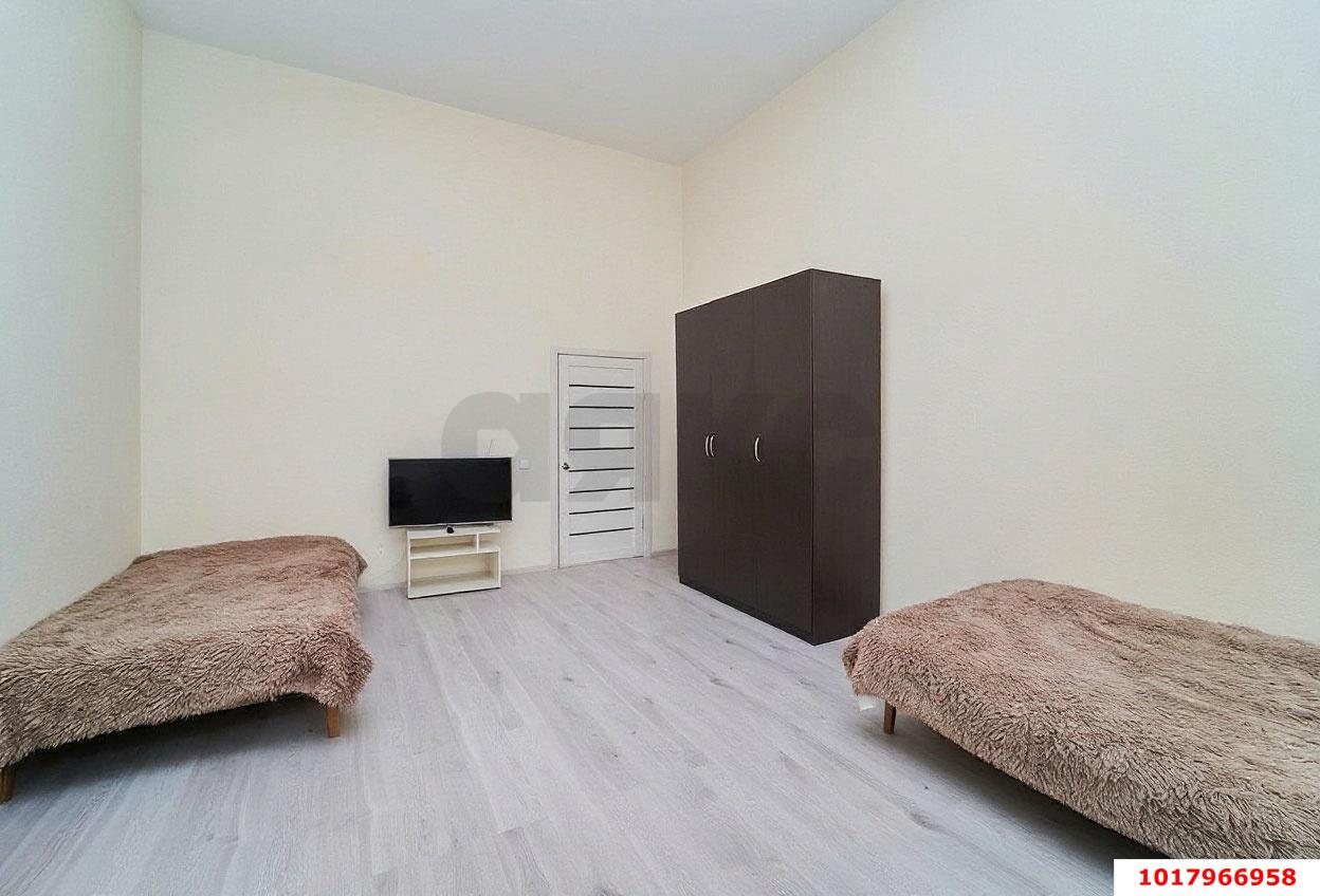 Фото №3: 1-комнатная квартира 42&nbsp;м², 2/2&nbsp;эт. - Краснодар, Центральный внутригородской округ, мкр. Центральный, ул. Коммунаров, 92
