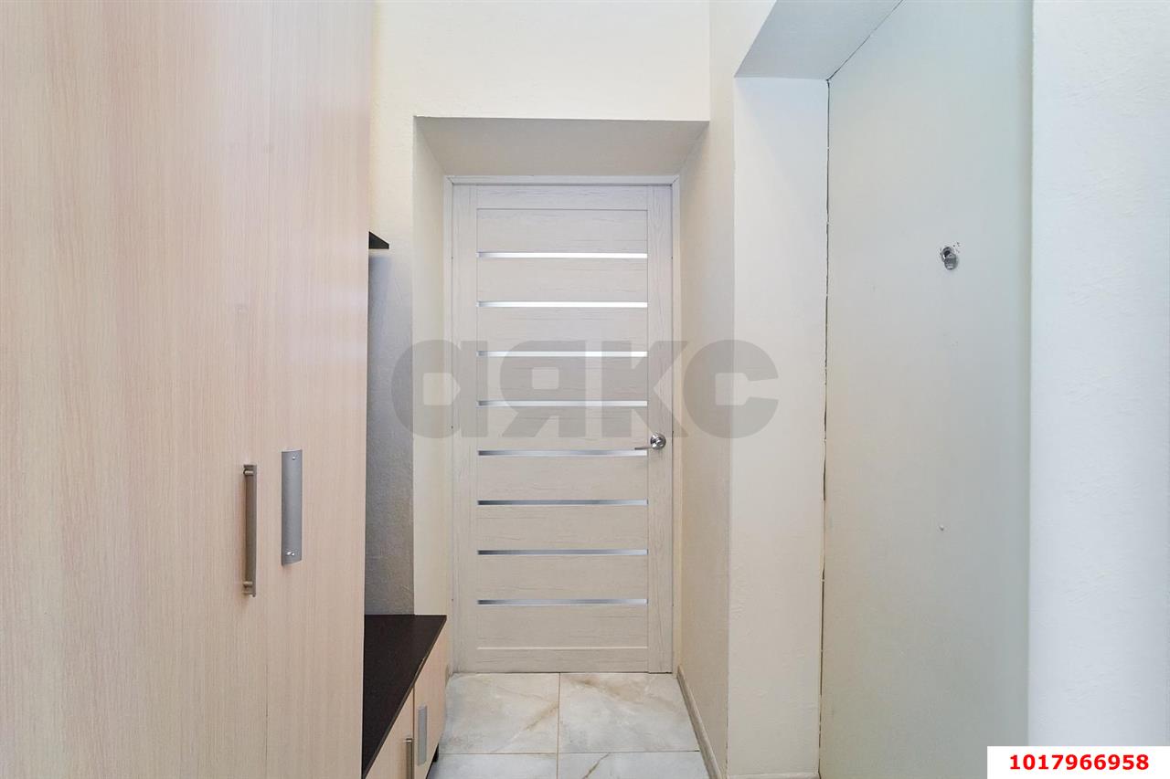Фото №6: 1-комнатная квартира 42&nbsp;м², 2/2&nbsp;эт. - Краснодар, Центральный внутригородской округ, мкр. Центральный, ул. Коммунаров, 92