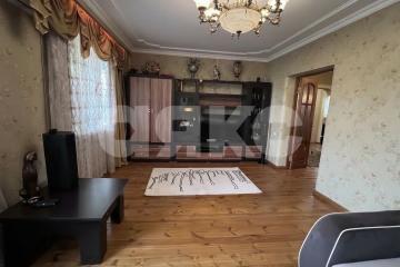 Фото №1: Дом 200 м² + 5.3 сот., 2 эт. - Майкоп, мкр. Старый город, ул. Западная, 22