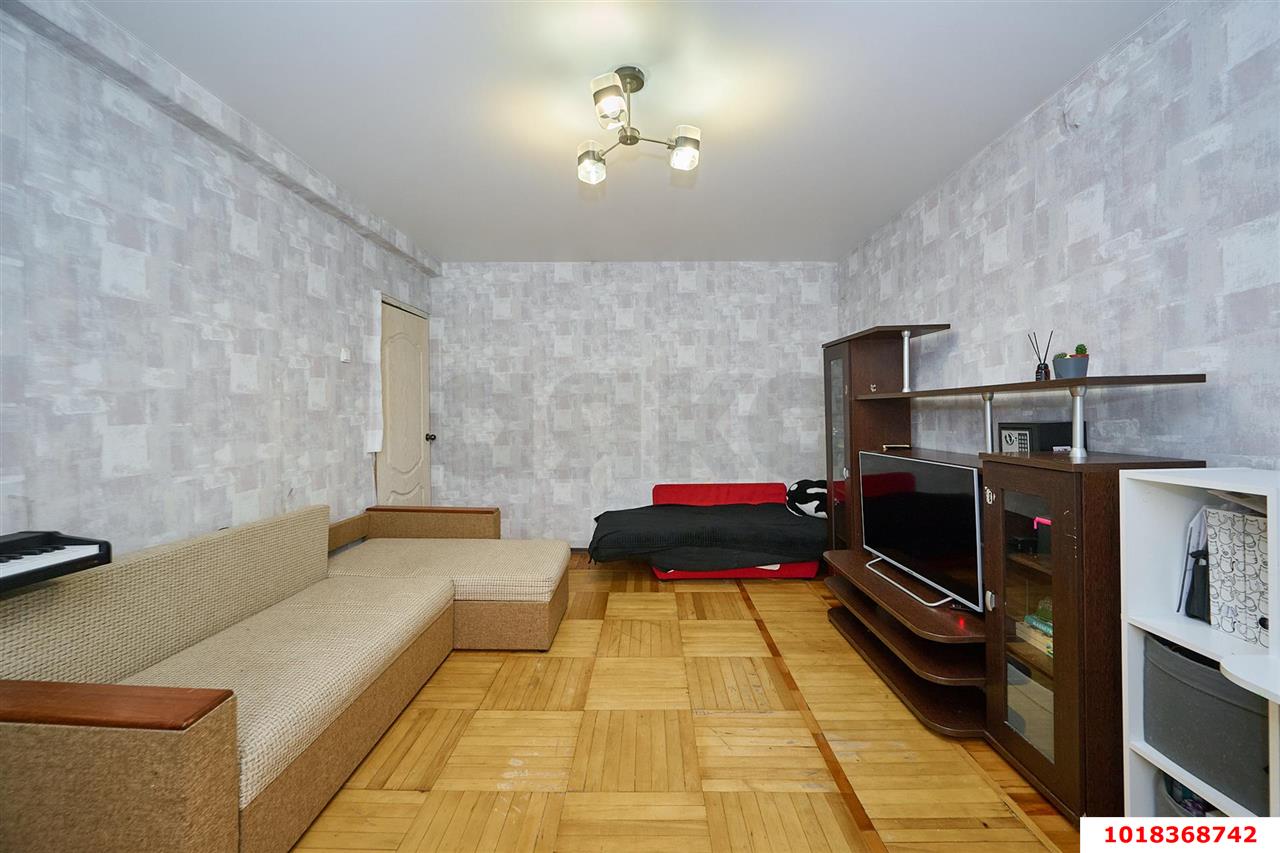 Фото №2: 2-комнатная квартира 46&nbsp;м², 1/10&nbsp;эт. - Краснодар, Западный внутригородской округ, мкр. Юбилейный, ул. Думенко, 12
