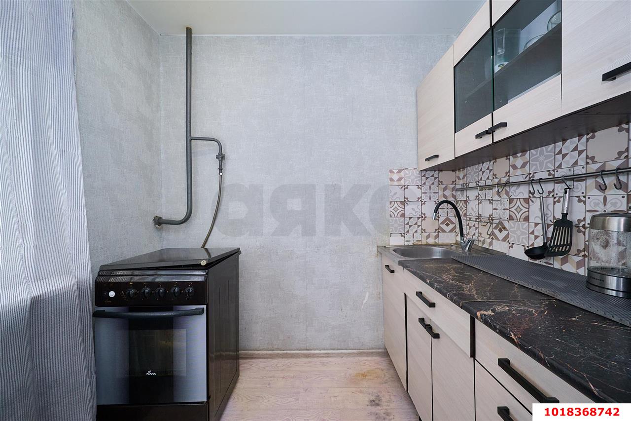 Фото №4: 2-комнатная квартира 46&nbsp;м², 1/10&nbsp;эт. - Краснодар, Западный внутригородской округ, мкр. Юбилейный, ул. Думенко, 12