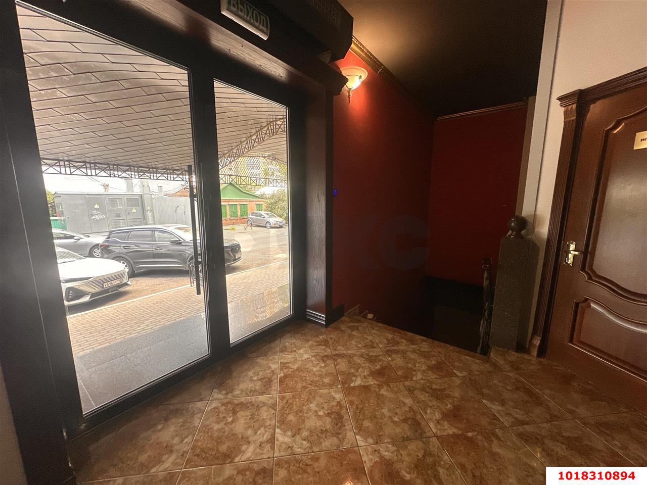 Фото №9: Торговое помещение 263&nbsp;м², 2&nbsp;эт. - Краснодар, Центральный внутригородской округ, Покровка, мкр. Центральный, ул. Кутузова, 75