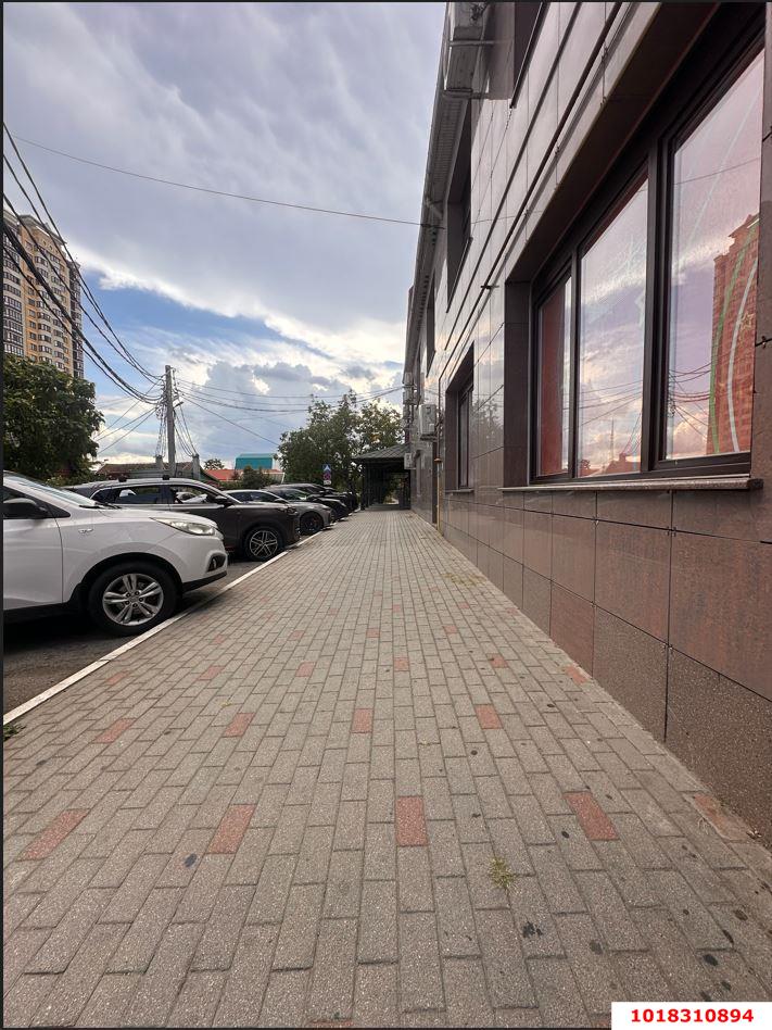 Фото №3: Торговое помещение 263&nbsp;м², 2&nbsp;эт. - Краснодар, Центральный внутригородской округ, Покровка, мкр. Центральный, ул. Кутузова, 75