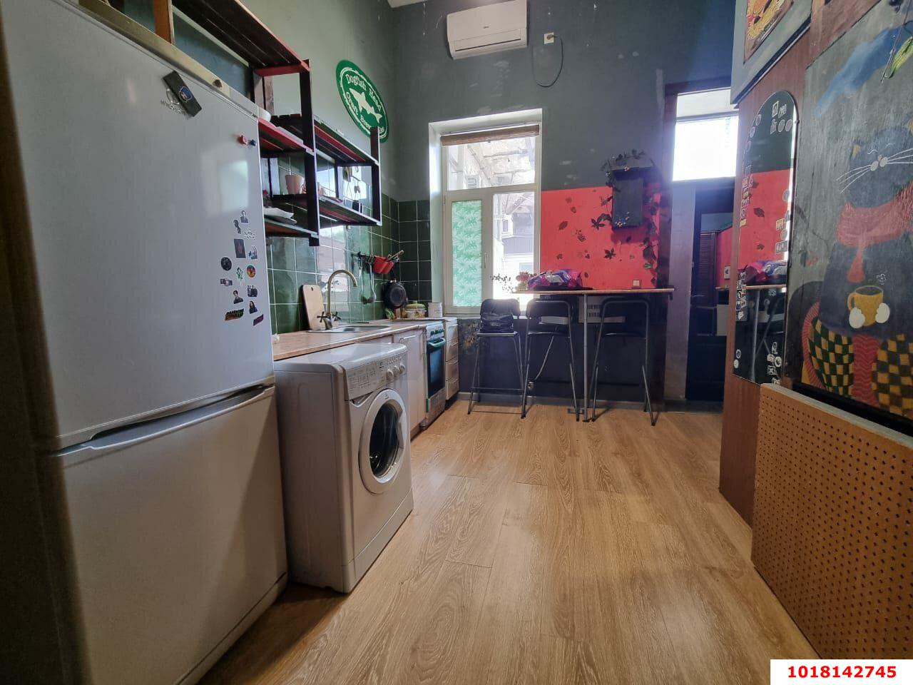 Фото №3: 1-комнатная квартира 28&nbsp;м², 1/2&nbsp;эт. - Краснодар, Центральный внутригородской округ, мкр. Центральный, ул. Коммунаров, 140