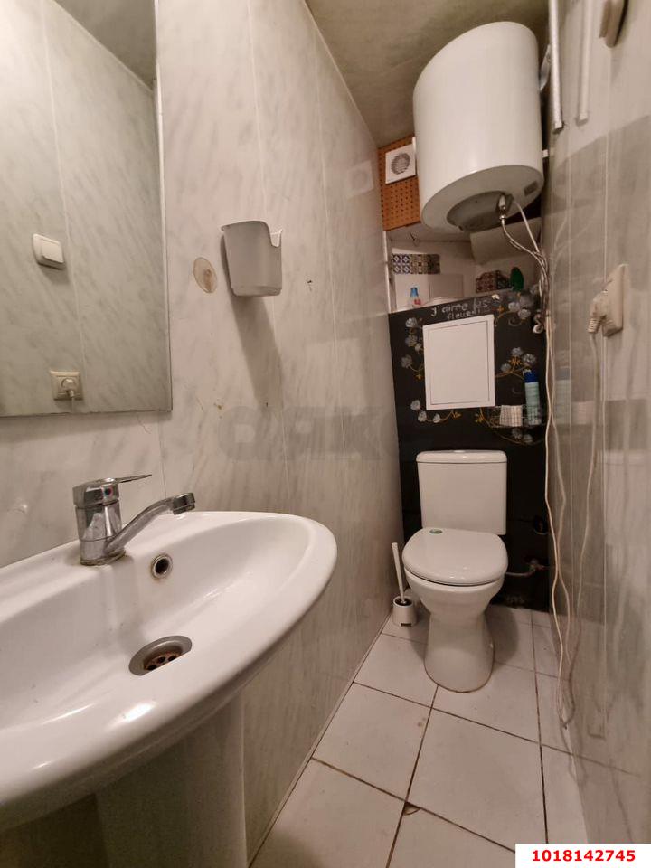 Фото №10: 1-комнатная квартира 28&nbsp;м², 1/2&nbsp;эт. - Краснодар, Центральный внутригородской округ, мкр. Центральный, ул. Коммунаров, 140