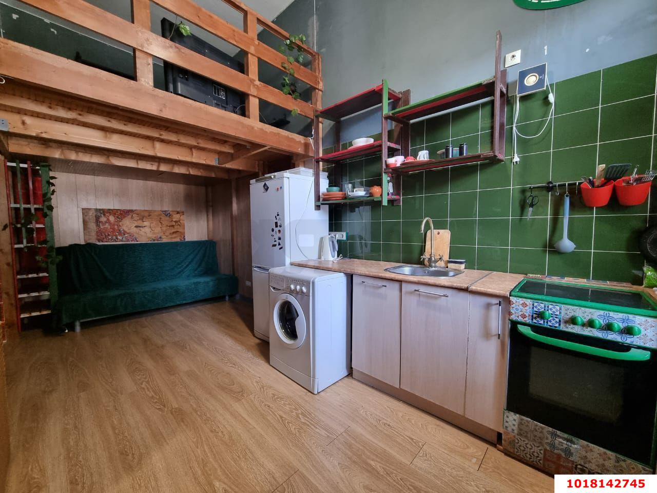 Фото №1: 1-комнатная квартира 28&nbsp;м², 1/2&nbsp;эт. - Краснодар, Центральный внутригородской округ, мкр. Центральный, ул. Коммунаров, 140