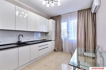 Фото №1: 1-комнатная квартира 50 м², 10/17 эт. - Краснодар, мкр. Центральный, ул. Кубанская набережная, 37/10