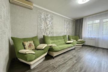 Фото №1: 3-комнатная квартира 74 м², 3/12 эт. - Краснодар, мкр. Центральный, ул. Севастопольская, 2/2
