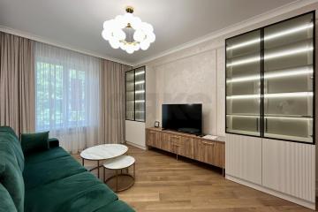 Фото №1: 3-комнатная квартира 73 м², 2/5 эт. - Краснодар, мкр. Центральный внутригородской округ, ул. Красная, 204