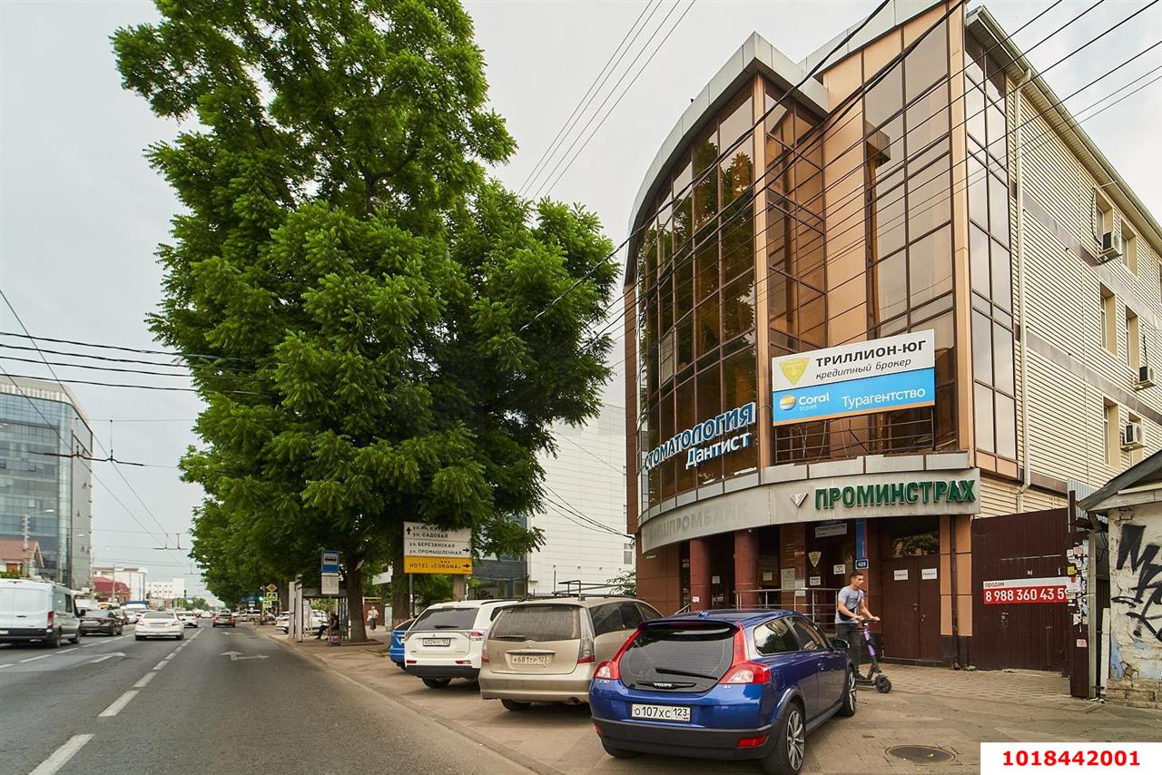 Фото №1: Торговое помещение 271&nbsp;м², 1/4&nbsp;эт. - Краснодар, Центральный внутригородской округ, мкр. Покровка, ул. Северная, 425