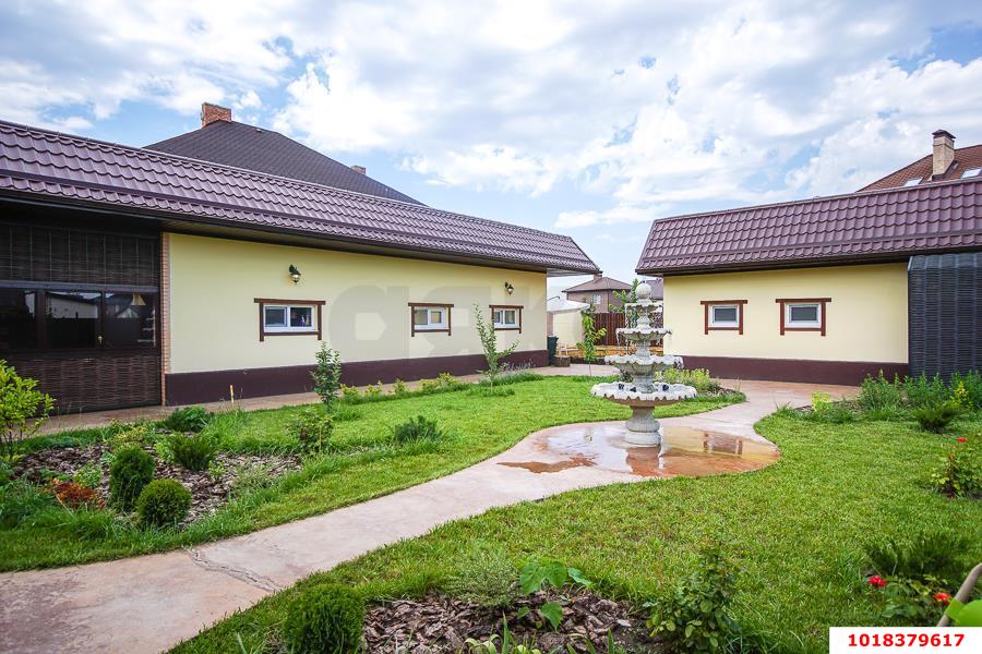 Фото №1: Дом 157&nbsp;м² + 9.91&nbsp;сот., 2&nbsp;эт. - Краснодар, Прикубанский внутригородской округ, п. коттеджный  Зелёная Долина, ул. Баварская, 32