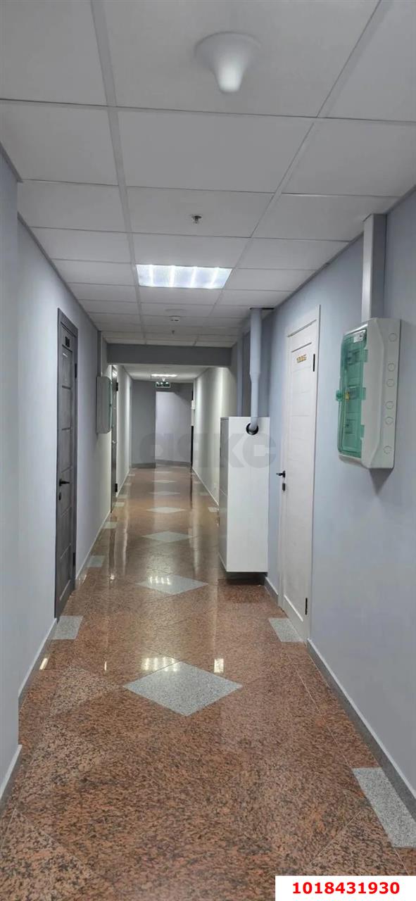 Фото №3: Офисное помещение 30&nbsp;м², 5/15&nbsp;эт. - Краснодар, Центральный внутригородской округ, мкр. Центральный, ул. Красноармейская, 43
