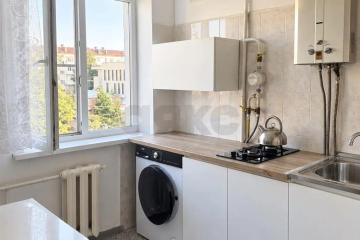 Фото №1: 2-комнатная квартира 41 м², 4/5 эт. - Краснодар, мкр. Центральный, ул. Митрофана Седина, 165