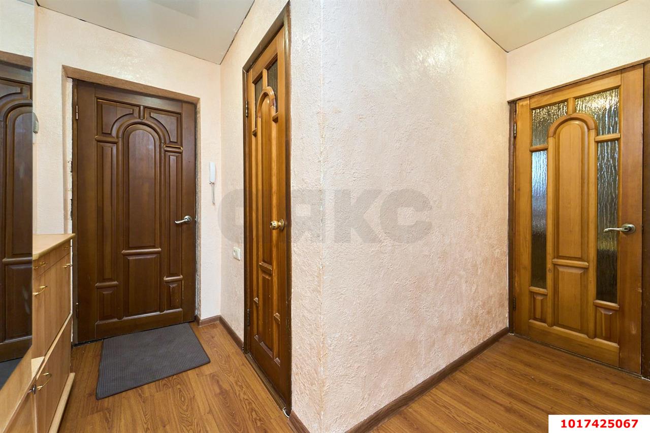 Фото №9: 3-комнатная квартира 55&nbsp;м², 4/5&nbsp;эт. - Краснодар, мкр. Центральный внутригородской округ, ул. Красная, 206
