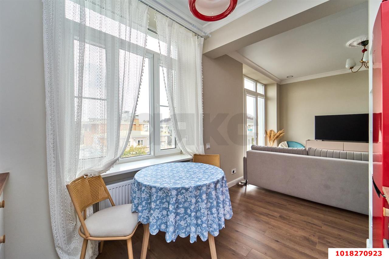 Фото №6: 2-комнатная квартира 50&nbsp;м², 5/5&nbsp;эт. - Краснодар, Центральный внутригородской округ, мкр. Центральный, ул. Красная, 78