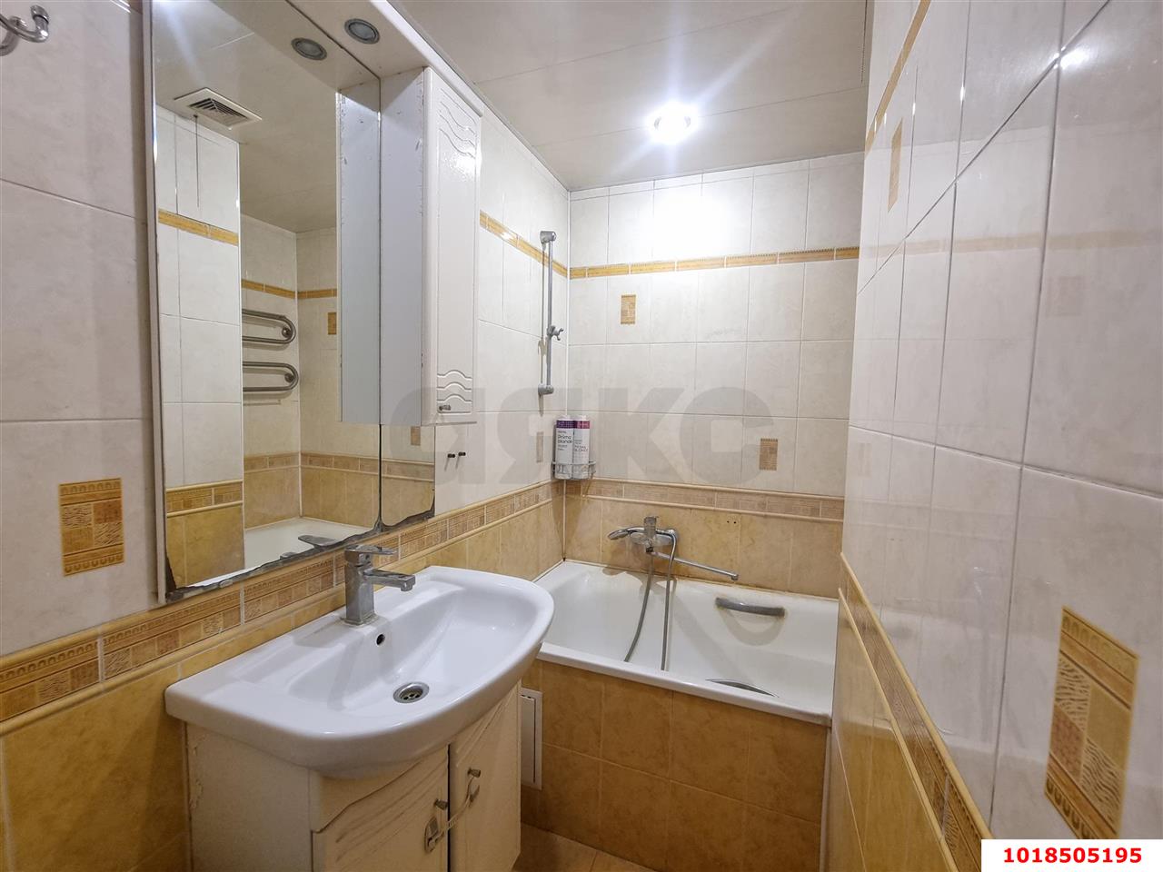 Фото №11: 3-комнатная квартира 71&nbsp;м², 2/12&nbsp;эт. - Краснодар, Западный внутригородской округ, мкр. Юбилейный, пр-кт Чекистов, 9