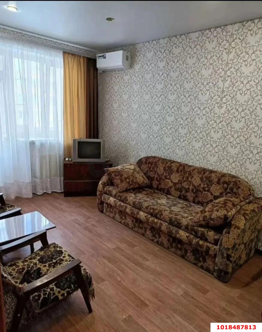Фото №1: 1-комнатная квартира 43&nbsp;м², 3/6&nbsp;эт. - Краснодар, Прикубанский внутригородской округ, мкр. Музыкальный, ул. имени Сергея Есенина, 98