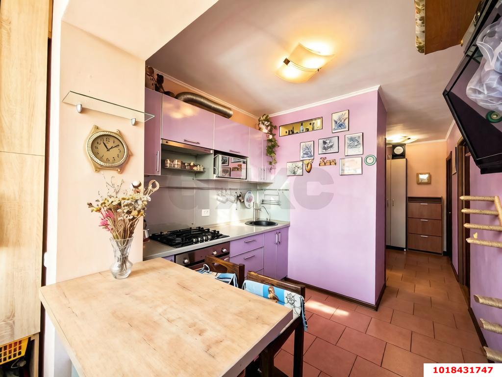 Фото №2: 2-комнатная квартира 45&nbsp;м², 5/5&nbsp;эт. - Краснодар, Прикубанский внутригородской округ, мкр. имени Маршала Жукова, ул. Кореновская, 15