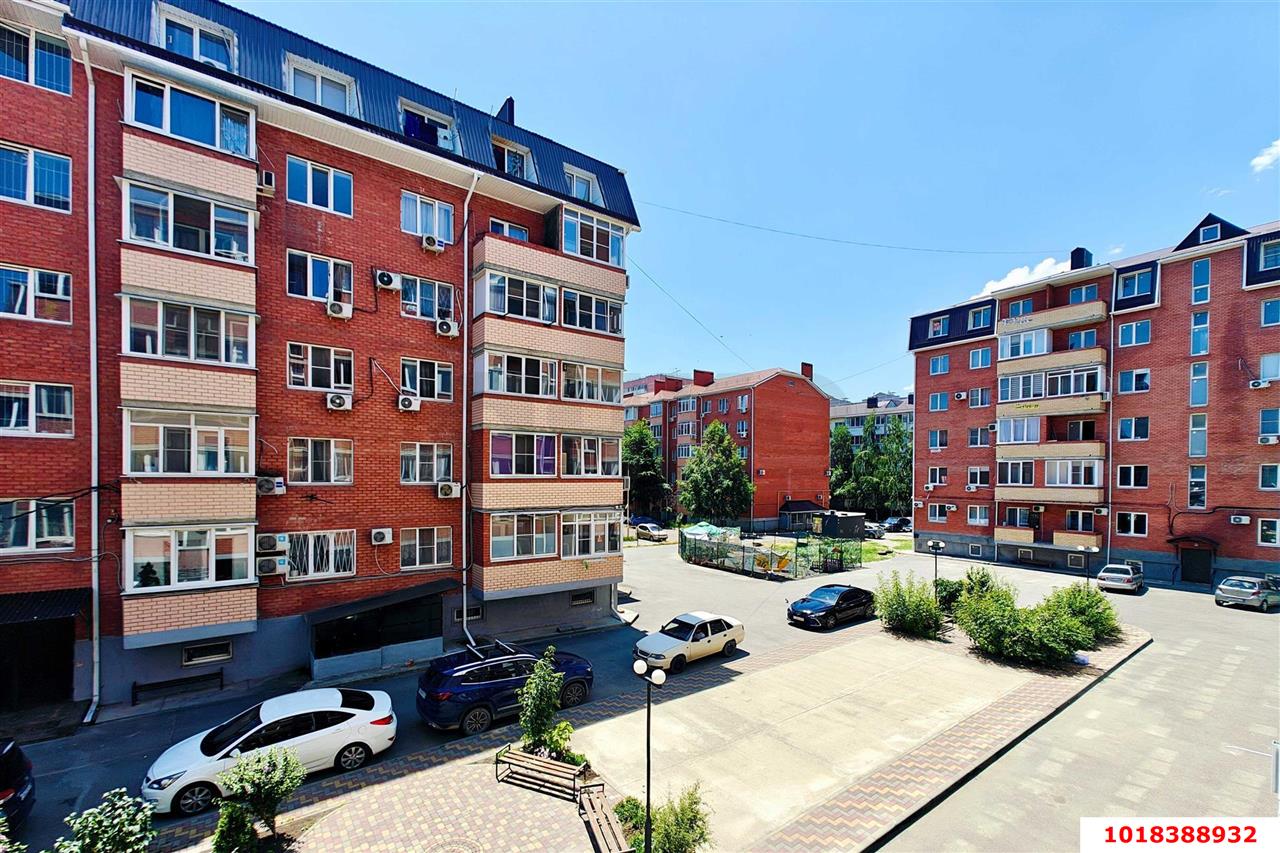 Фото №1: 4-комнатная квартира 110&nbsp;м², 2/6&nbsp;эт. - Берёзовый, Прикубанский внутригородской округ, мкр. Витаминкомбинат, ул. 2-я Целиноградская, 38/3