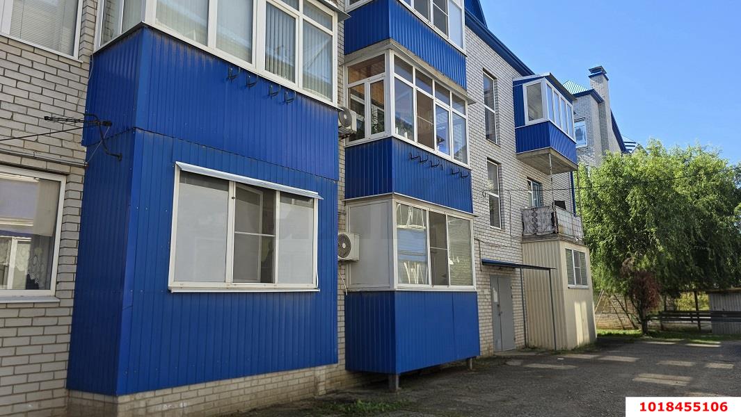 Фото №1: 1-комнатная квартира 35&nbsp;м², 3/4&nbsp;эт. - Краснодар, Прикубанский внутригородской округ, мкр. Новый, ул. 3-я Урожайная, 33