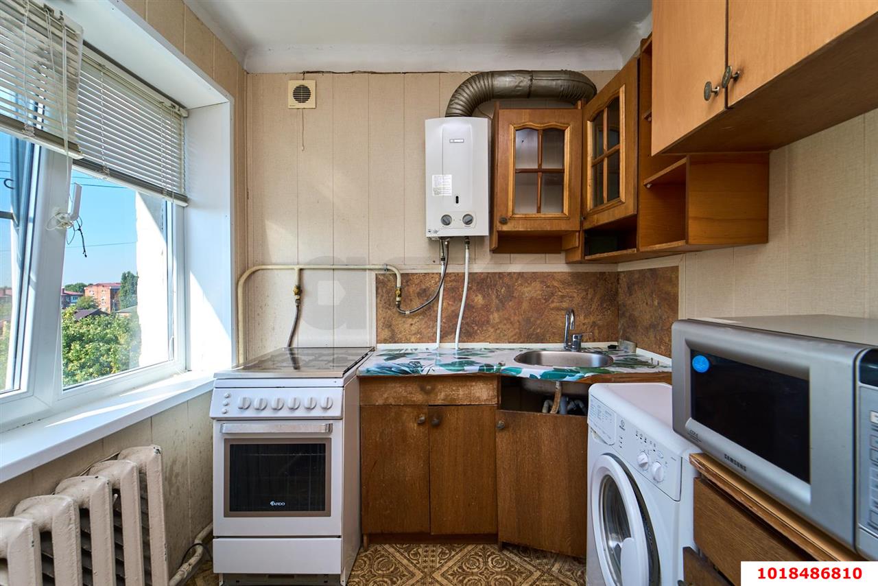 Фото №1: 3-комнатная квартира 54&nbsp;м², 5/5&nbsp;эт. - Краснодар, Центральный внутригородской округ, мкр. Черёмушки, ул. Бургасская, 4