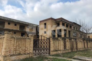 Фото №1: Коммерция 825 м², 1/3 эт. - Витязево, ул. Мира, 203