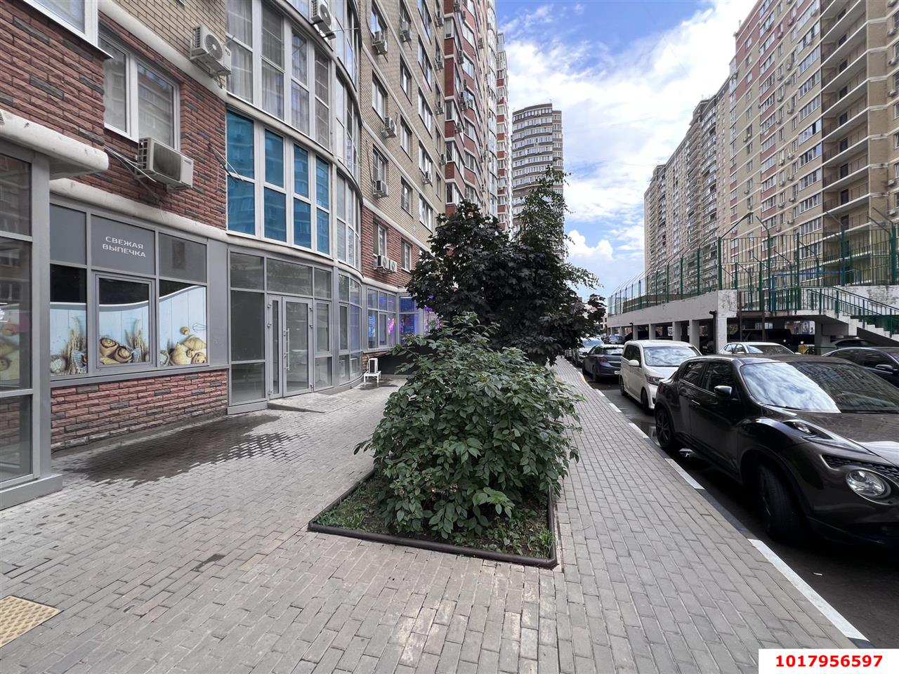Фото №3: Торговое помещение 47&nbsp;м², 1/18&nbsp;эт. - Краснодар, Прикубанский внутригородской округ, имени Петра Метальникова, мкр. ЖК Времена Года 3, ул. Цезаря Куникова, 24к2