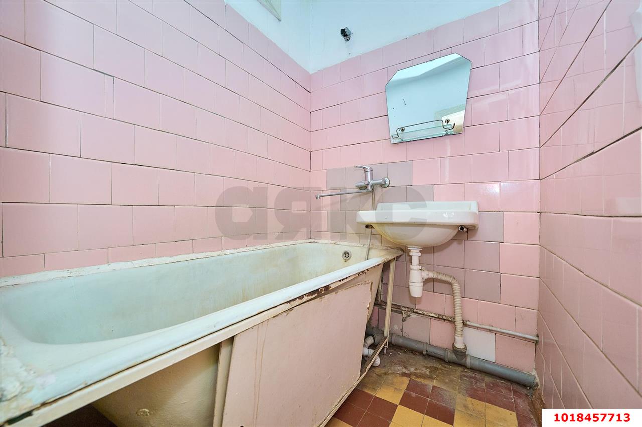 Фото №10: 2-комнатная квартира 40&nbsp;м², 3/5&nbsp;эт. - Краснодар, мкр. Западный внутригородской округ, пр-д Ватутина, 4